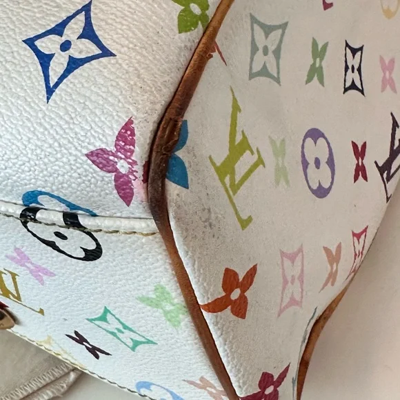 Louis Vuitton - Picture 12 of 17